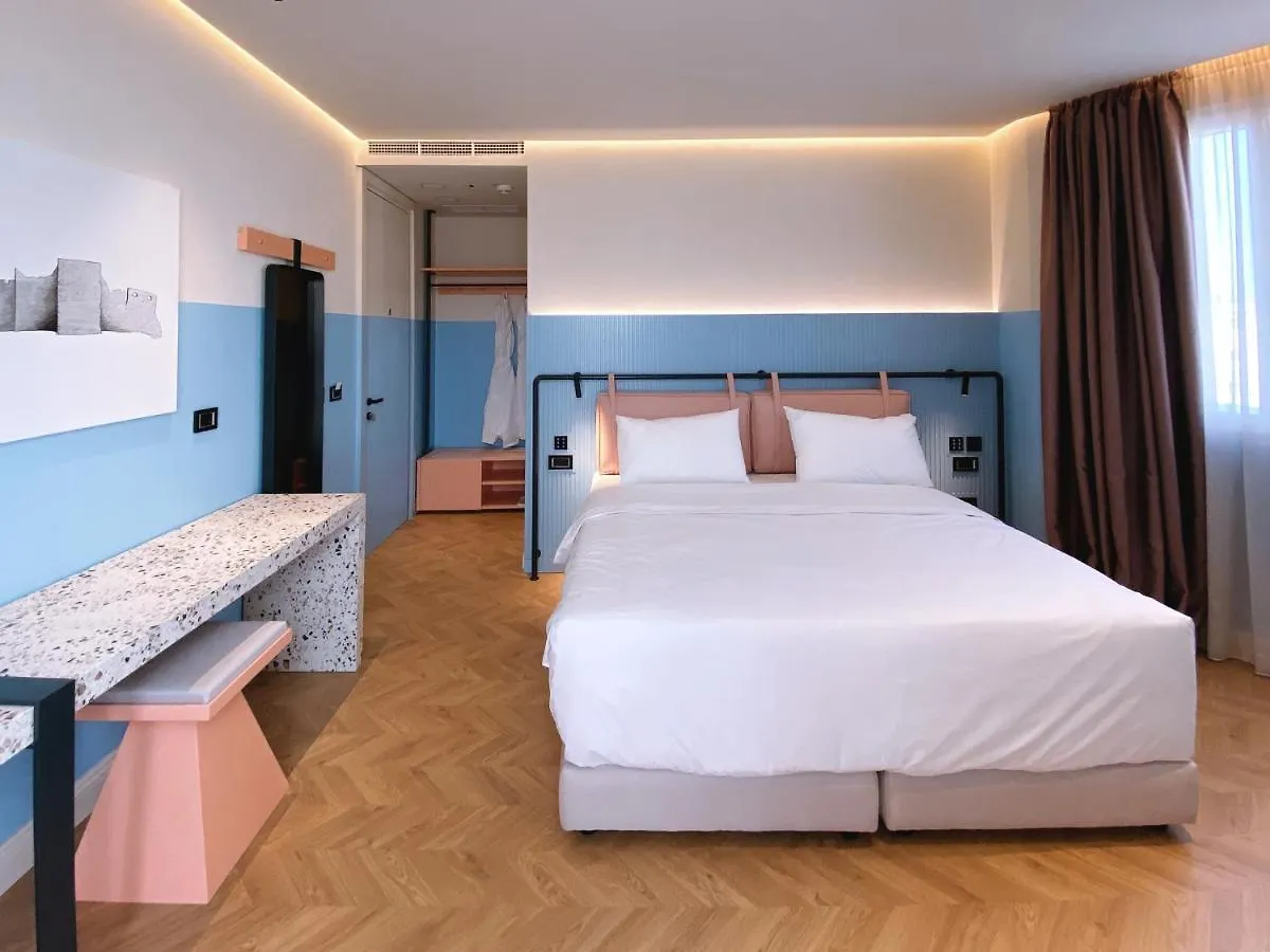Iliria Boutique Hotel تيرانا 4*,