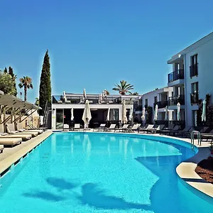 Апарт-отель Queen Residences & **